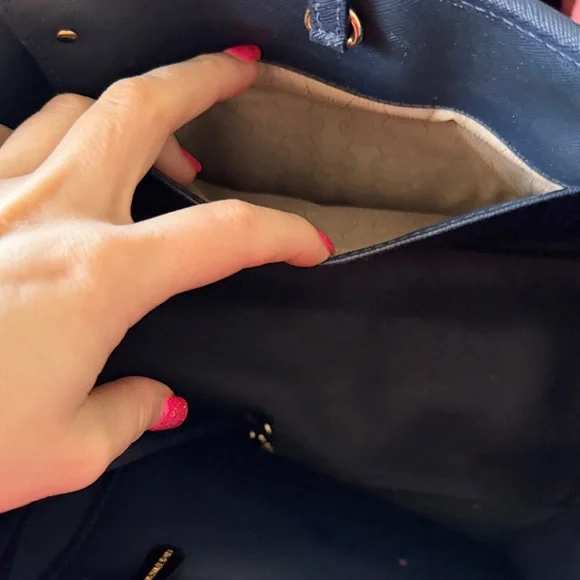 Michael Kors Jet Set Travel Tote Navy - Picture 13 of 16